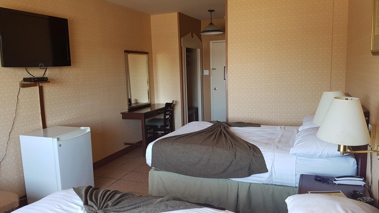 Chomedey Inn Laval Esterno foto