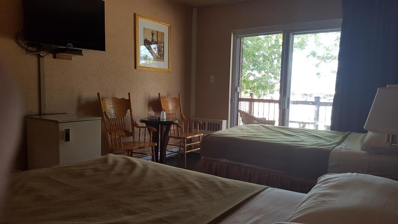 Chomedey Inn Laval Esterno foto
