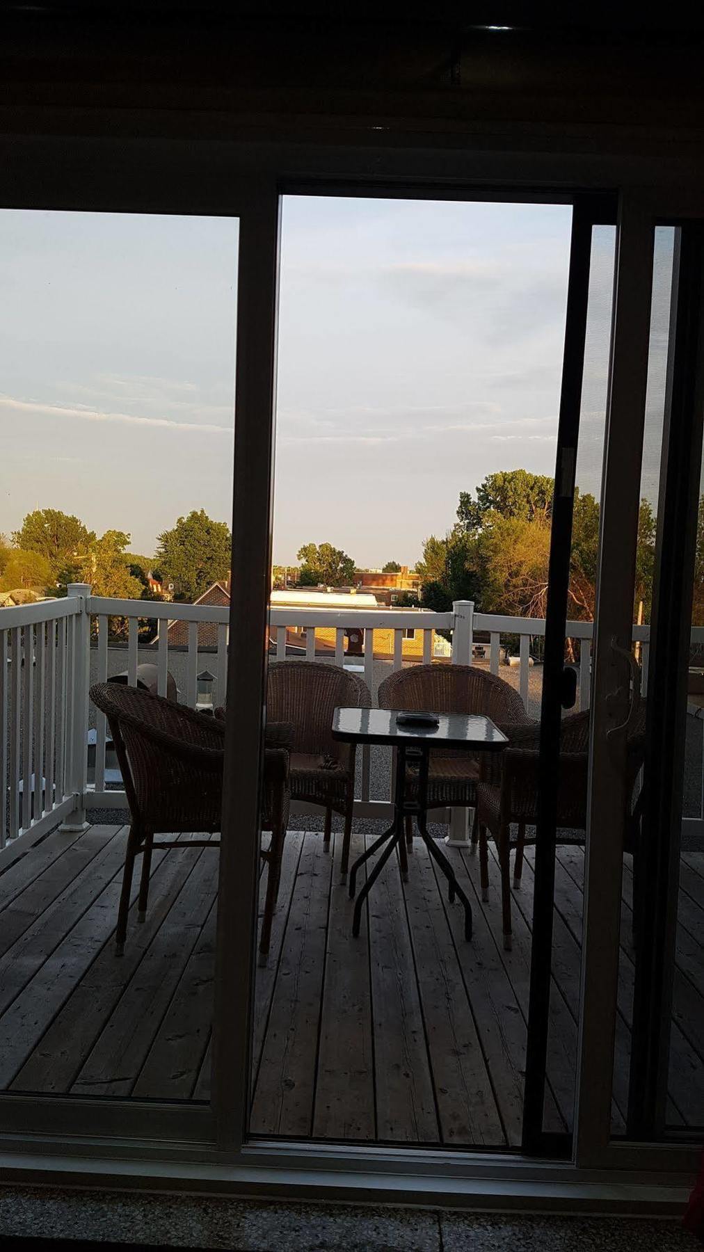 Chomedey Inn Laval Esterno foto