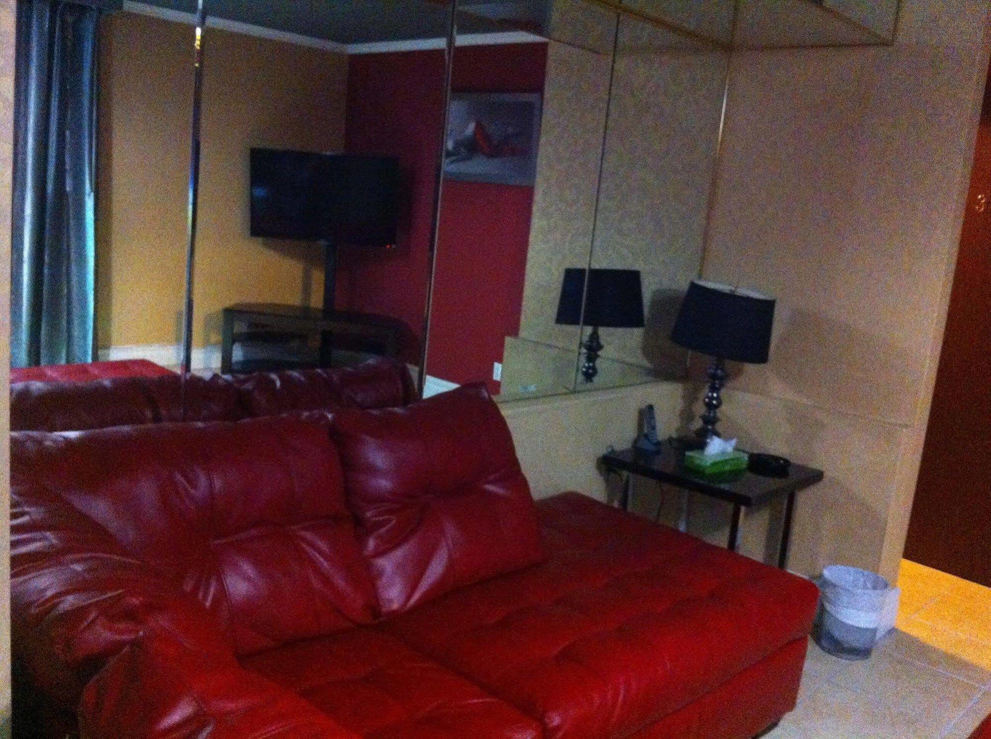 Chomedey Inn Laval Esterno foto