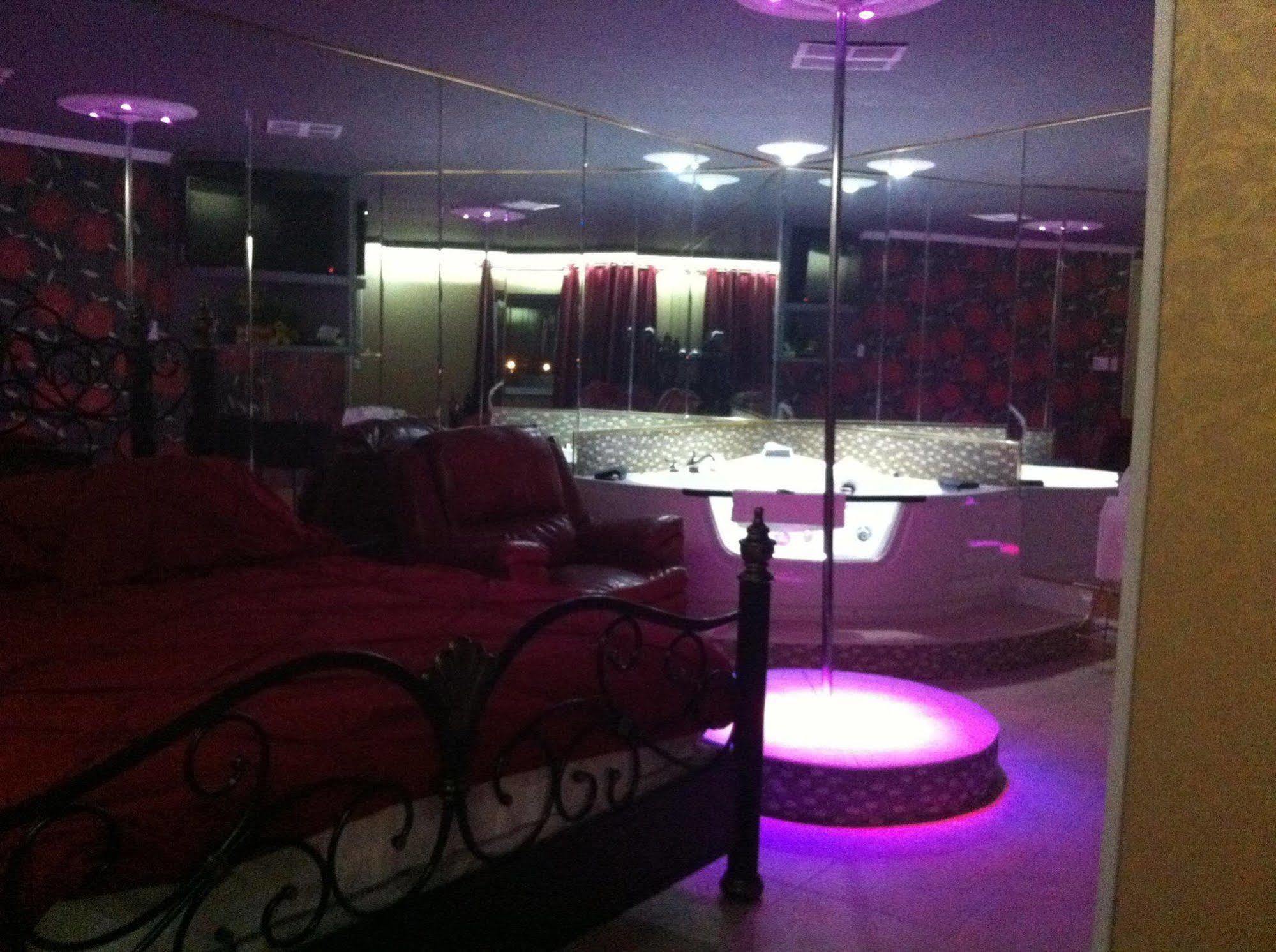 Chomedey Inn Laval Esterno foto