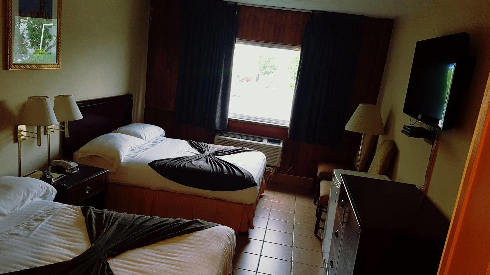 Chomedey Inn Laval Esterno foto