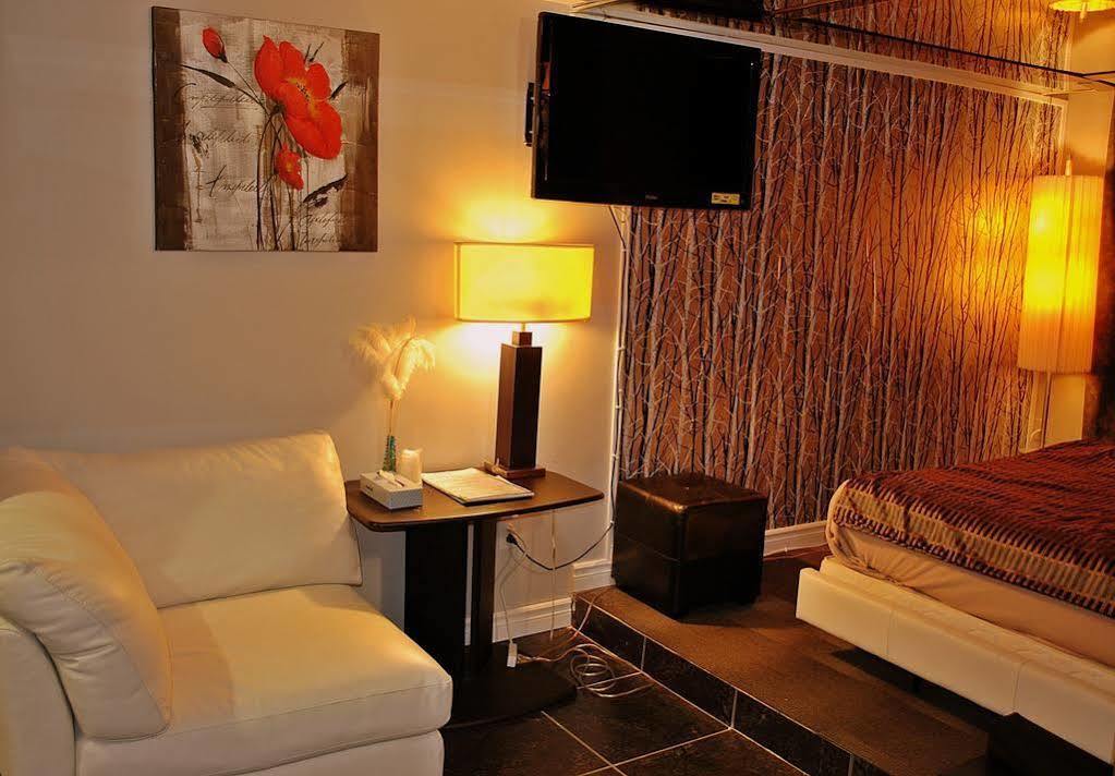 Chomedey Inn Laval Esterno foto