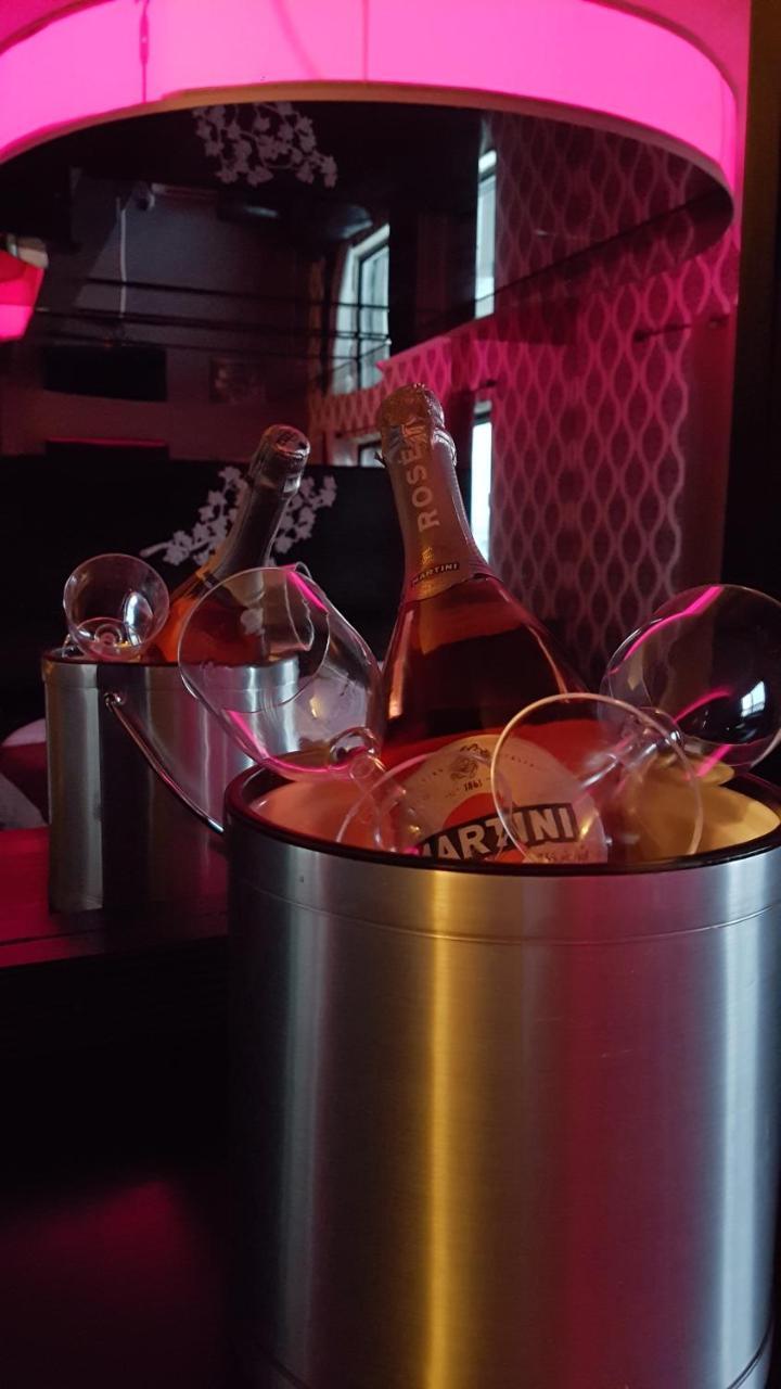 Chomedey Inn Laval Esterno foto