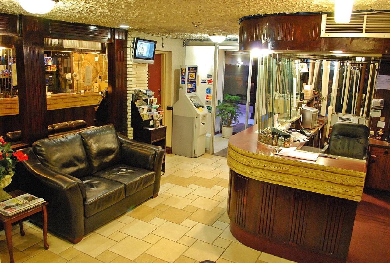 Chomedey Inn Laval Esterno foto